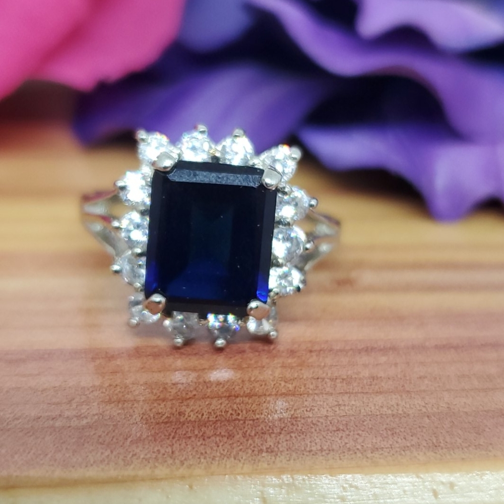 Sapphire Ring - Picture 2 of 5